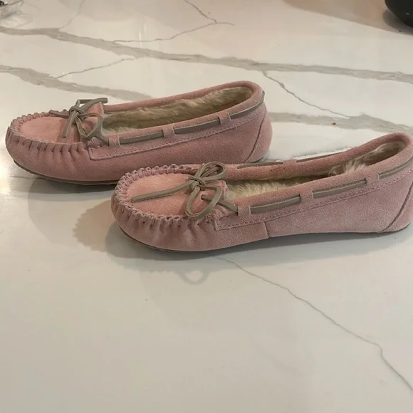 NWOT Minnetonka slippers - Picture 2 of 5
